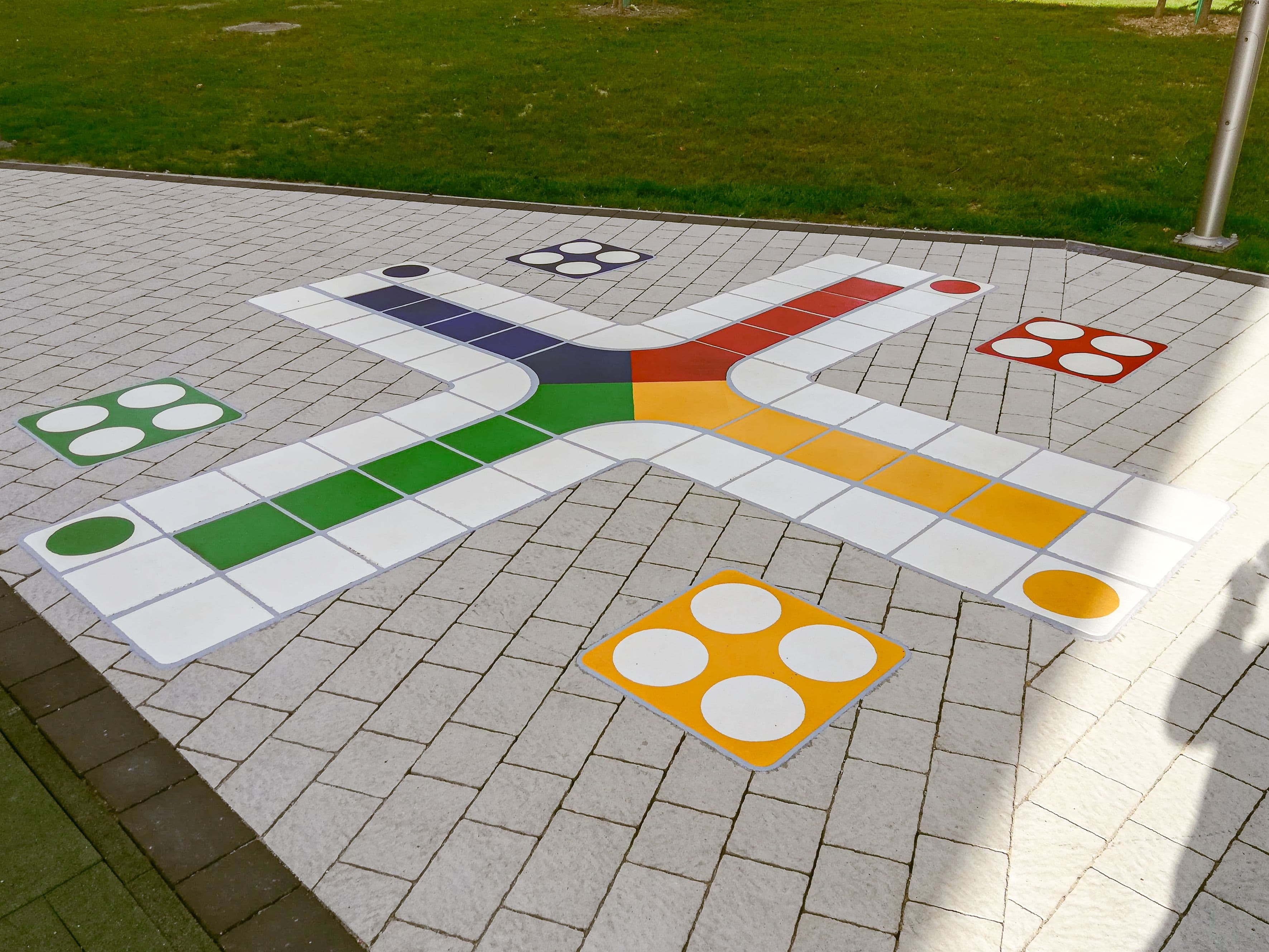 Gra podwórkowa zwana chińczykiem